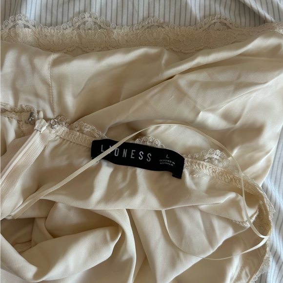 Lioness dress - Picture 3 of 4